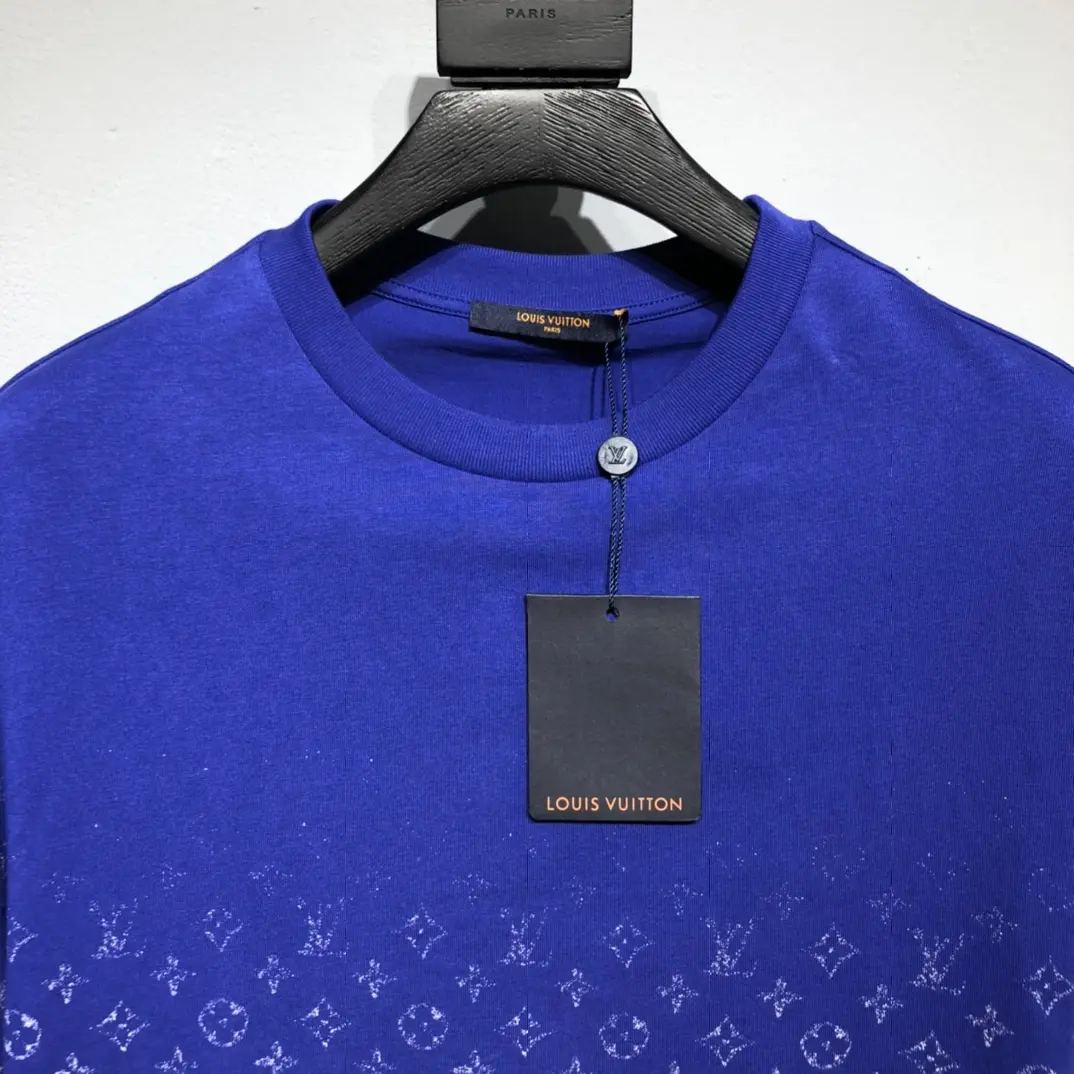 LOUIS VUITTON 2022 New Monogram T-shirt