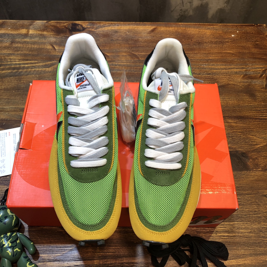 Nike x Sacai Sneaker Waffle Daybreak in Green