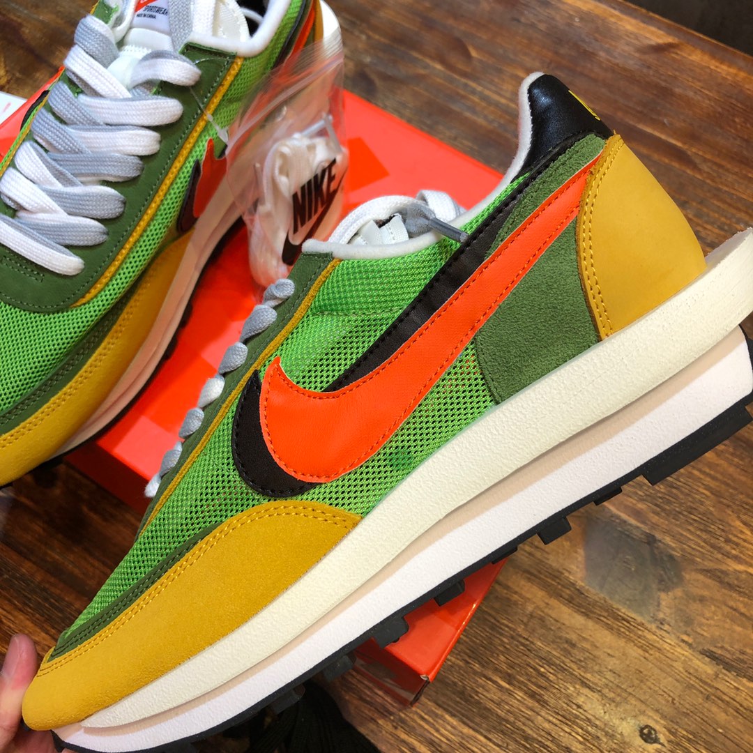 Nike x Sacai Sneaker Waffle Daybreak in Green