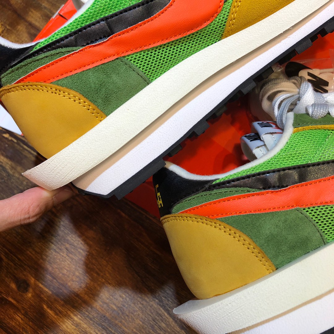 Nike x Sacai Sneaker Waffle Daybreak in Green