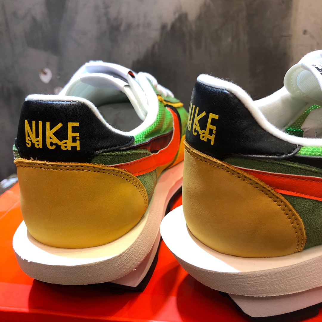 Nike x Sacai Sneaker Waffle Daybreak in Green