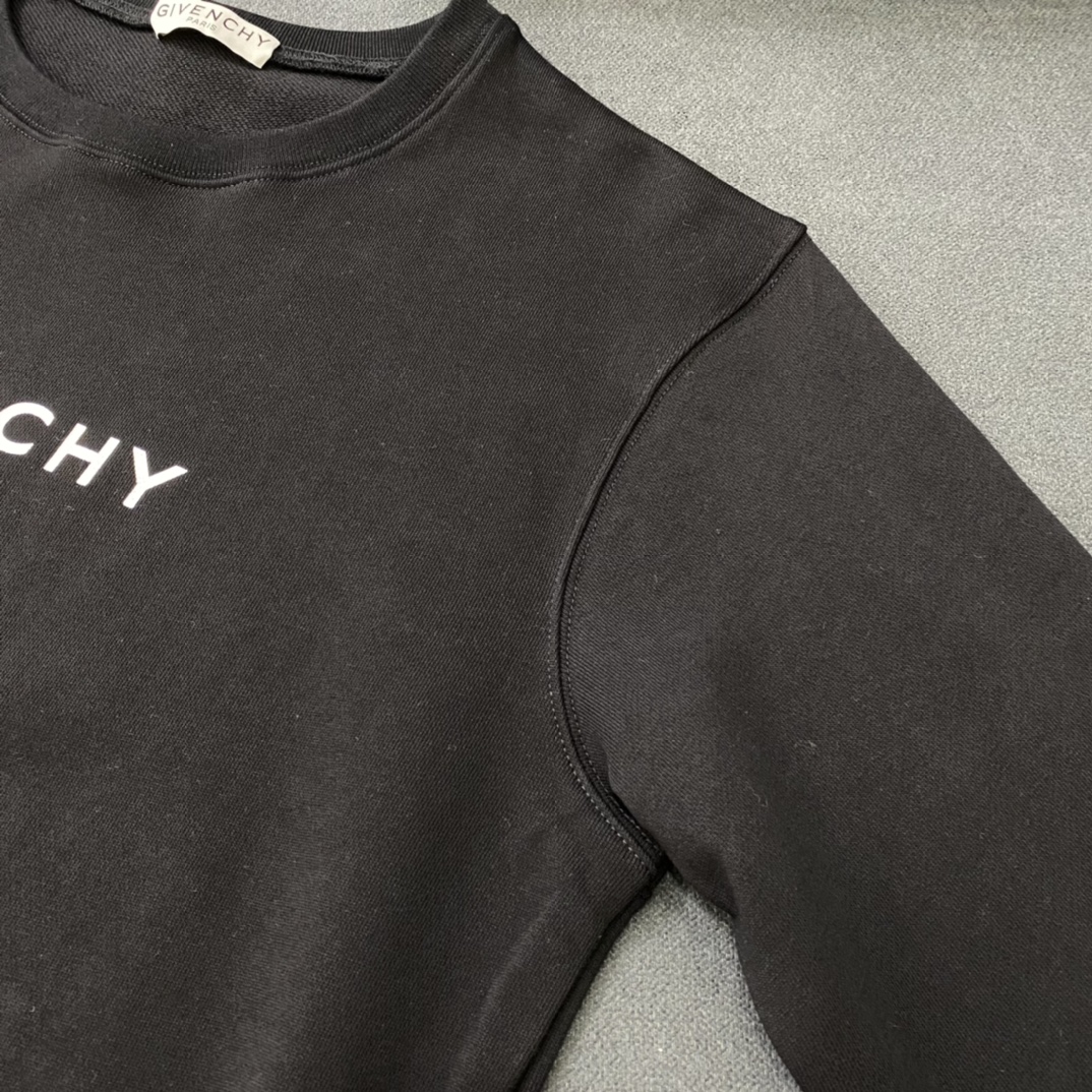 Givenchy Hoodie Reverse in Black