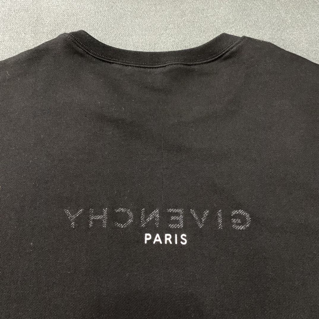 Givenchy Hoodie Reverse in Black