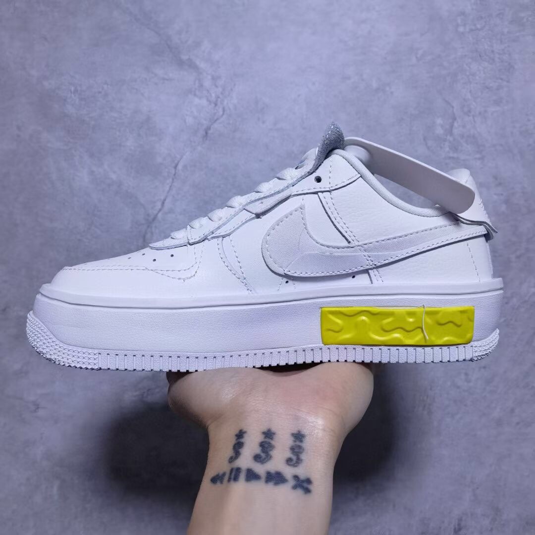 Nike Wmns Air Force 1 Fontanka