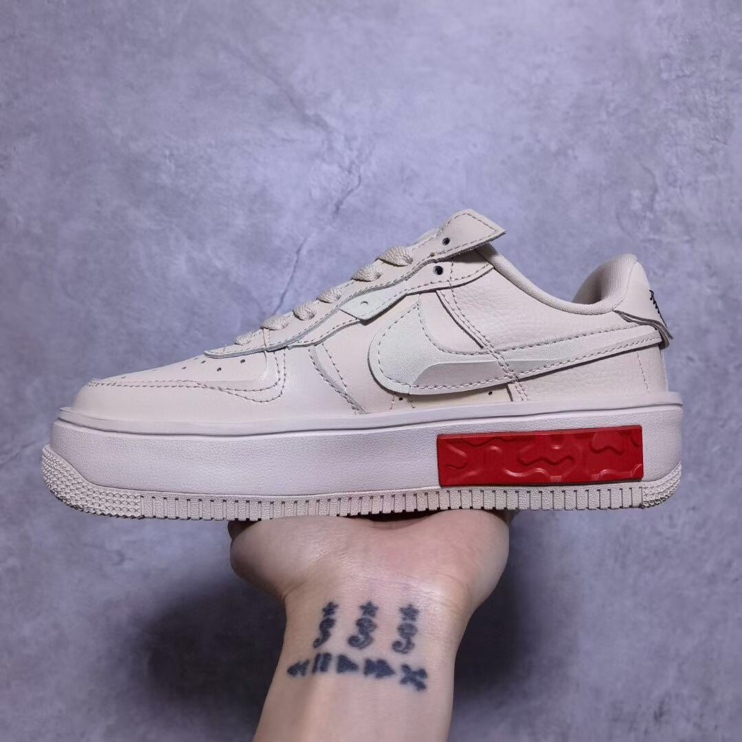 Nike Wmns Air Force 1 Fontanka