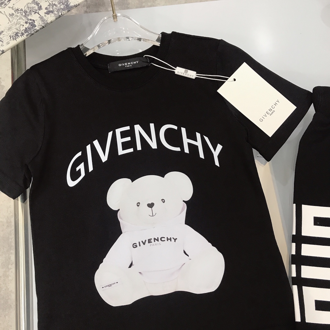 Givenchy 2022 Children T-shirt and Shorts Set