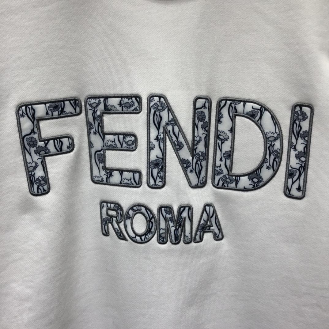 Fendi Sweatshirt Floral Embroidered Logo in White