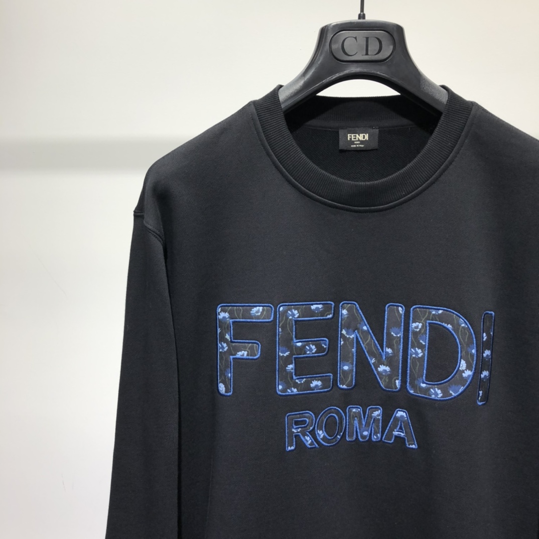 Fendi Sweatshirt Floral Embroidered Logo in Black