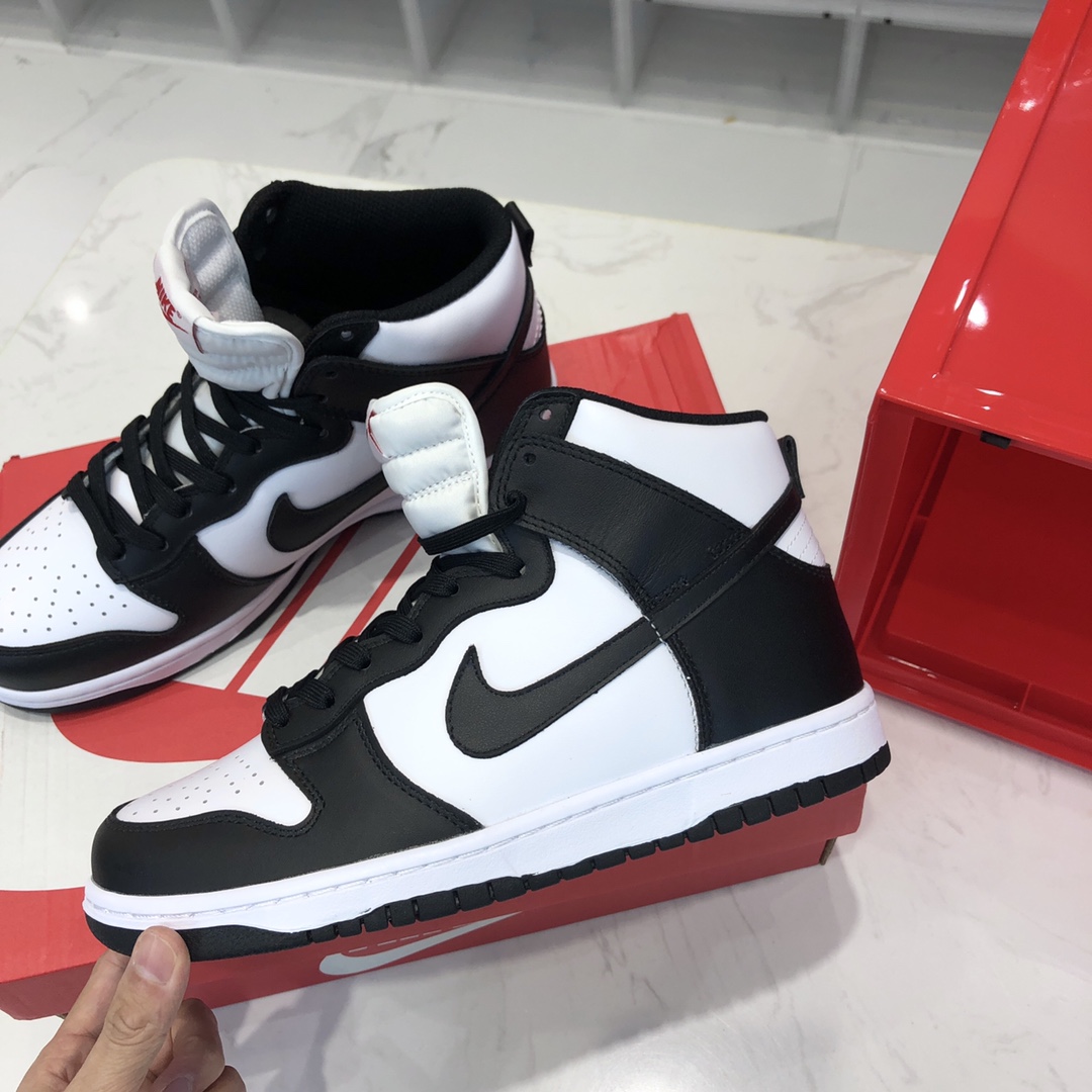 Nike Sneaker SB Dunk Low Retro in Black