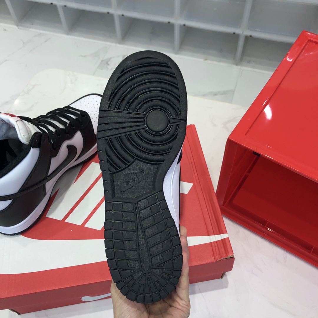 Nike Sneaker SB Dunk Low Retro in Black