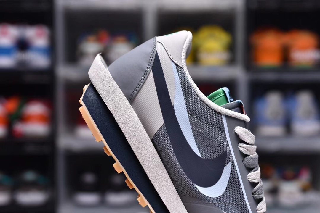 Nike Sneaker Sacai X Nike LDV Waffle in Grey 