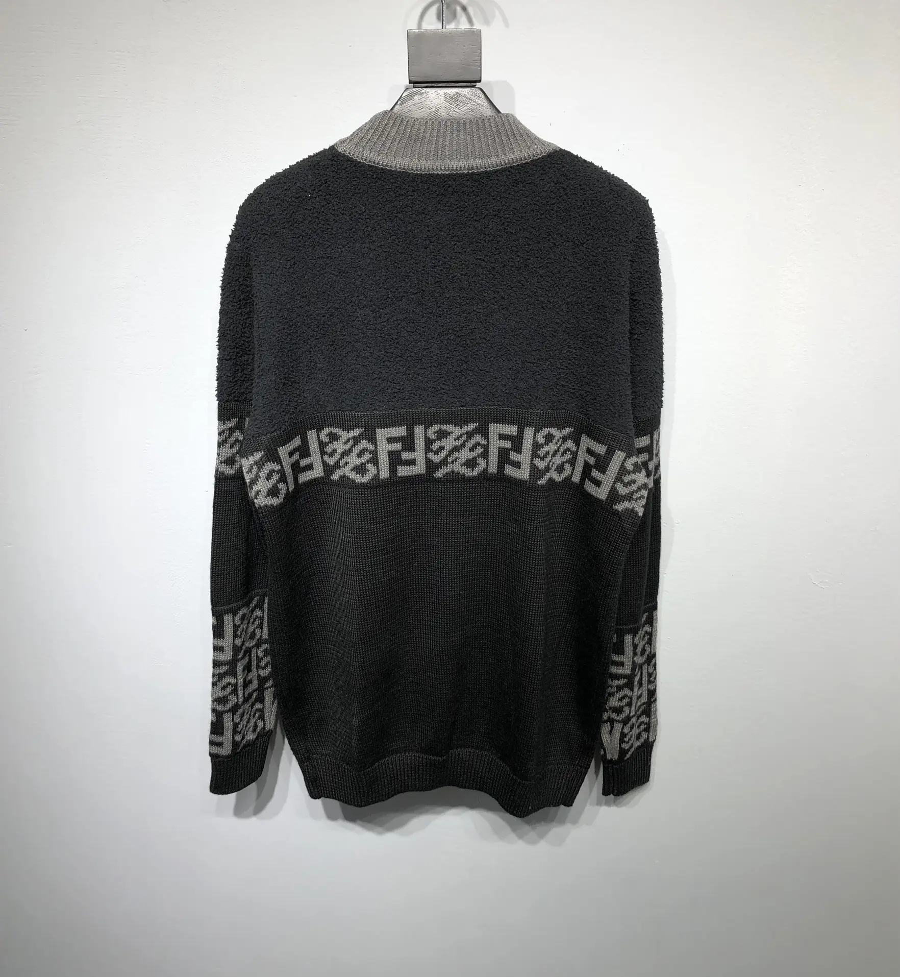 FENDI 2022FW fashion sweater in black