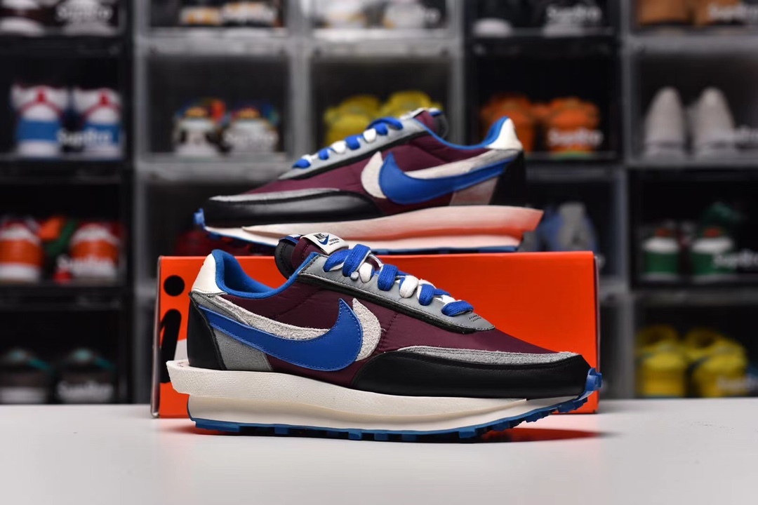 Nike Sneaker Sacai X Nike LDV Waffle in Claret