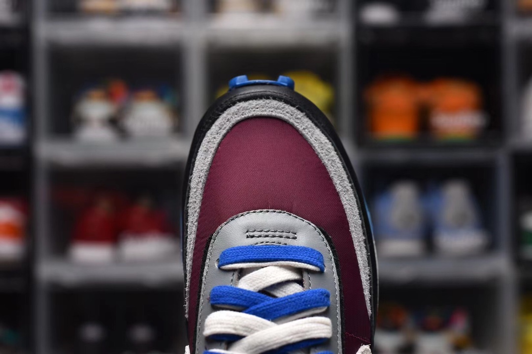 Nike Sneaker Sacai X Nike LDV Waffle in Claret