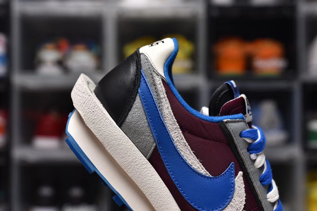 Nike Sneaker Sacai X Nike LDV Waffle in Claret