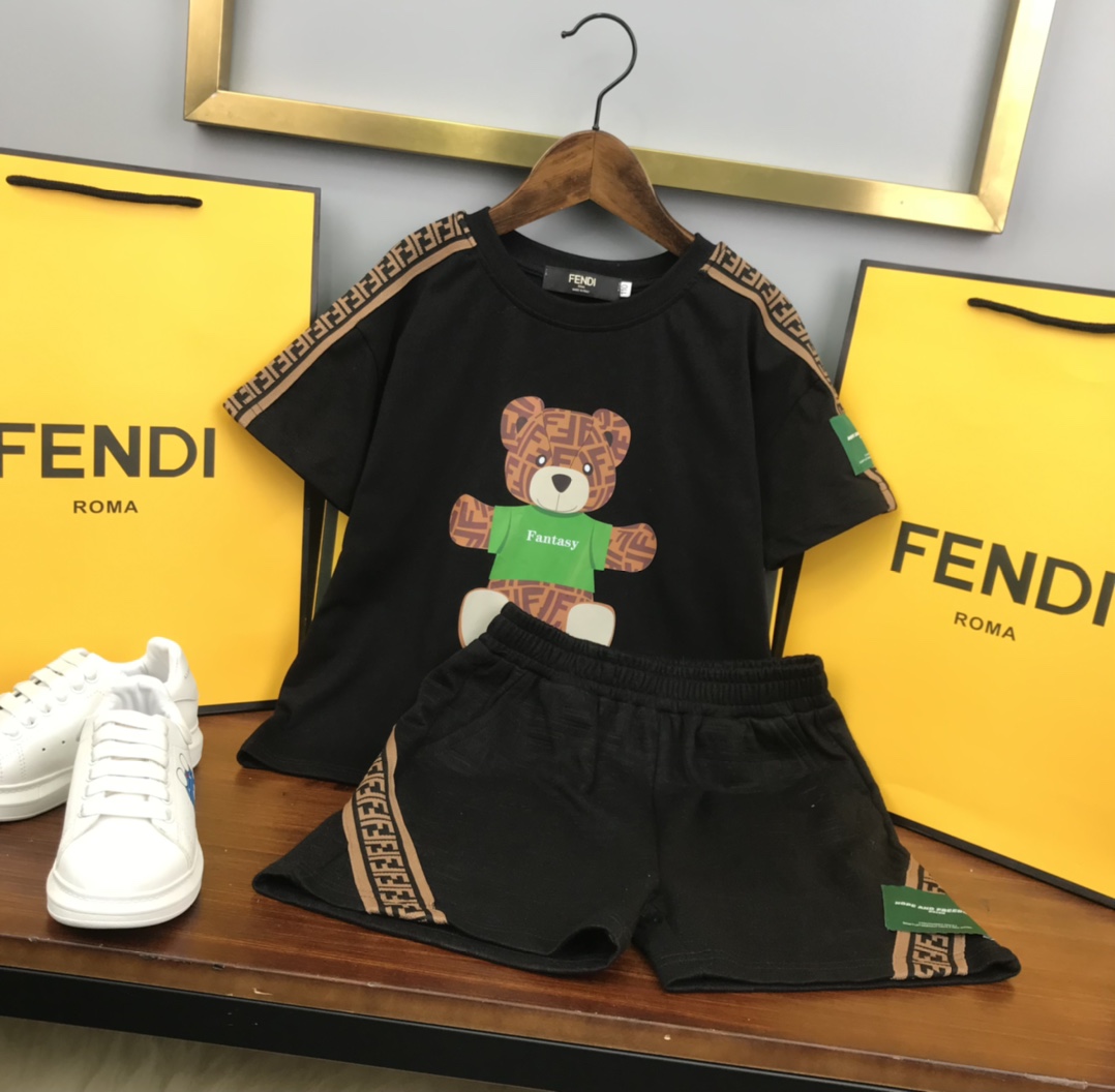 Fendi 2022 New T-shirt and Shorts Set