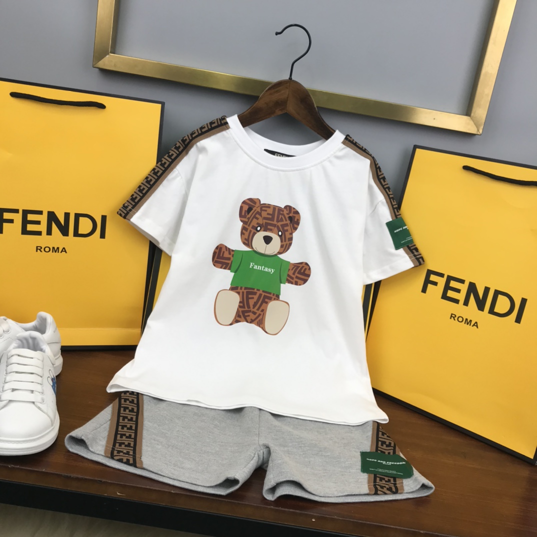 Fendi 2022 New T-shirt and Shorts Set