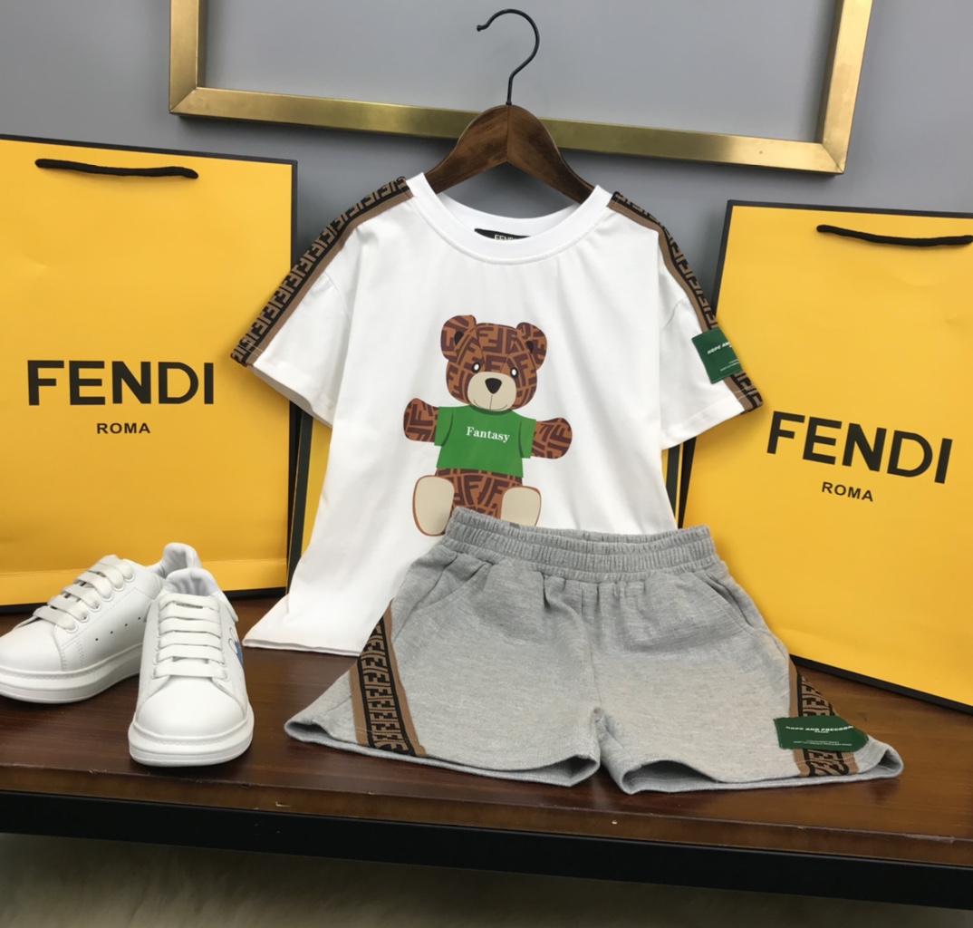 Fendi 2022 New T-shirt and Shorts Set