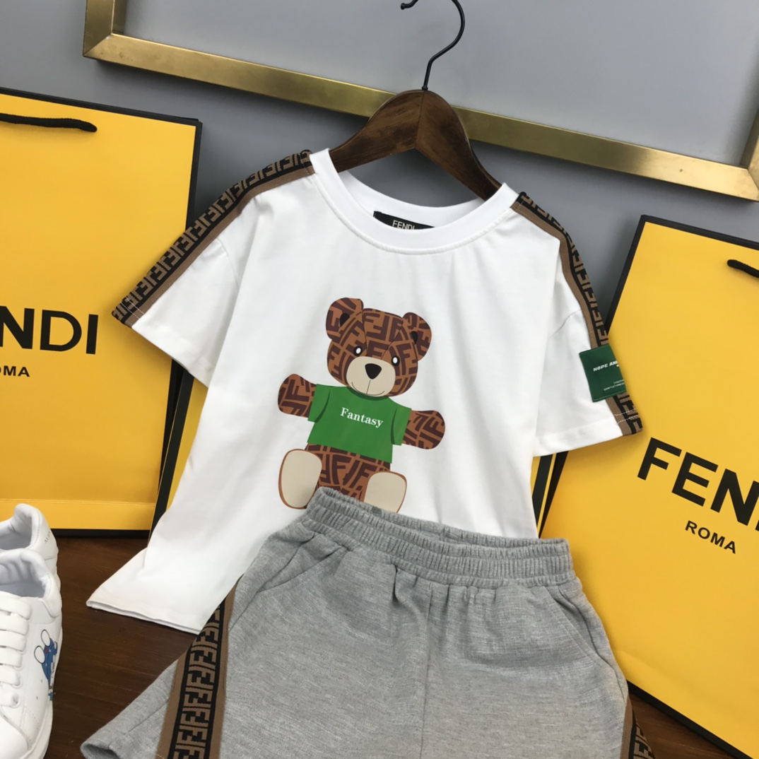 Fendi 2022 New T-shirt and Shorts Set