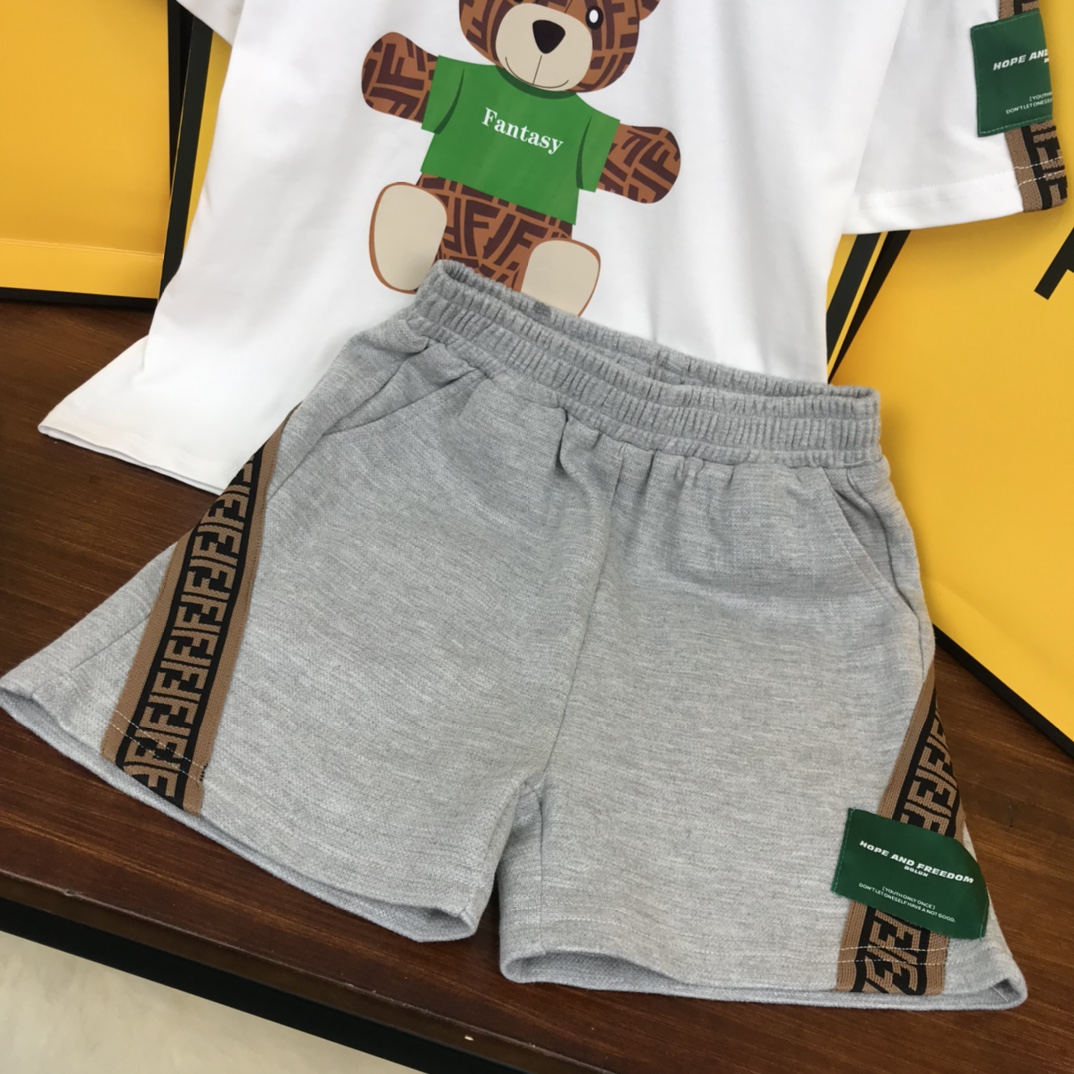 Fendi 2022 New T-shirt and Shorts Set