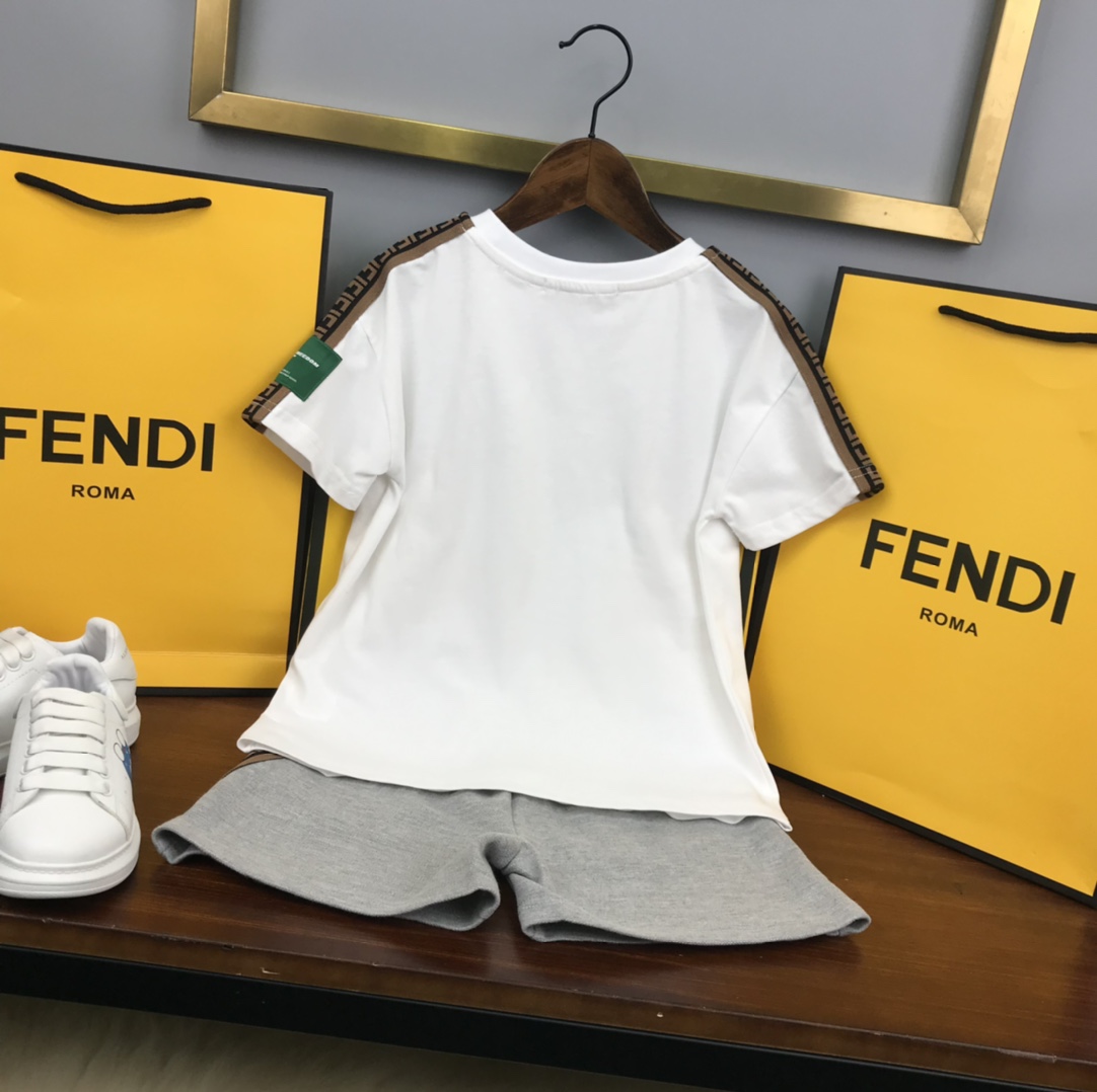 Fendi 2022 New T-shirt and Shorts Set