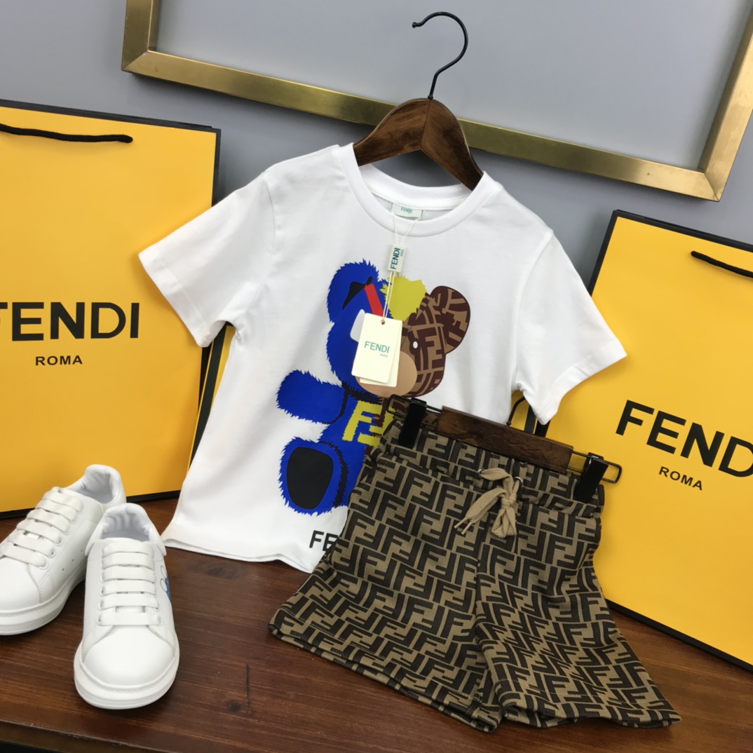 Fendi 2022 New Bear Print T-Shirt and Skirt Set