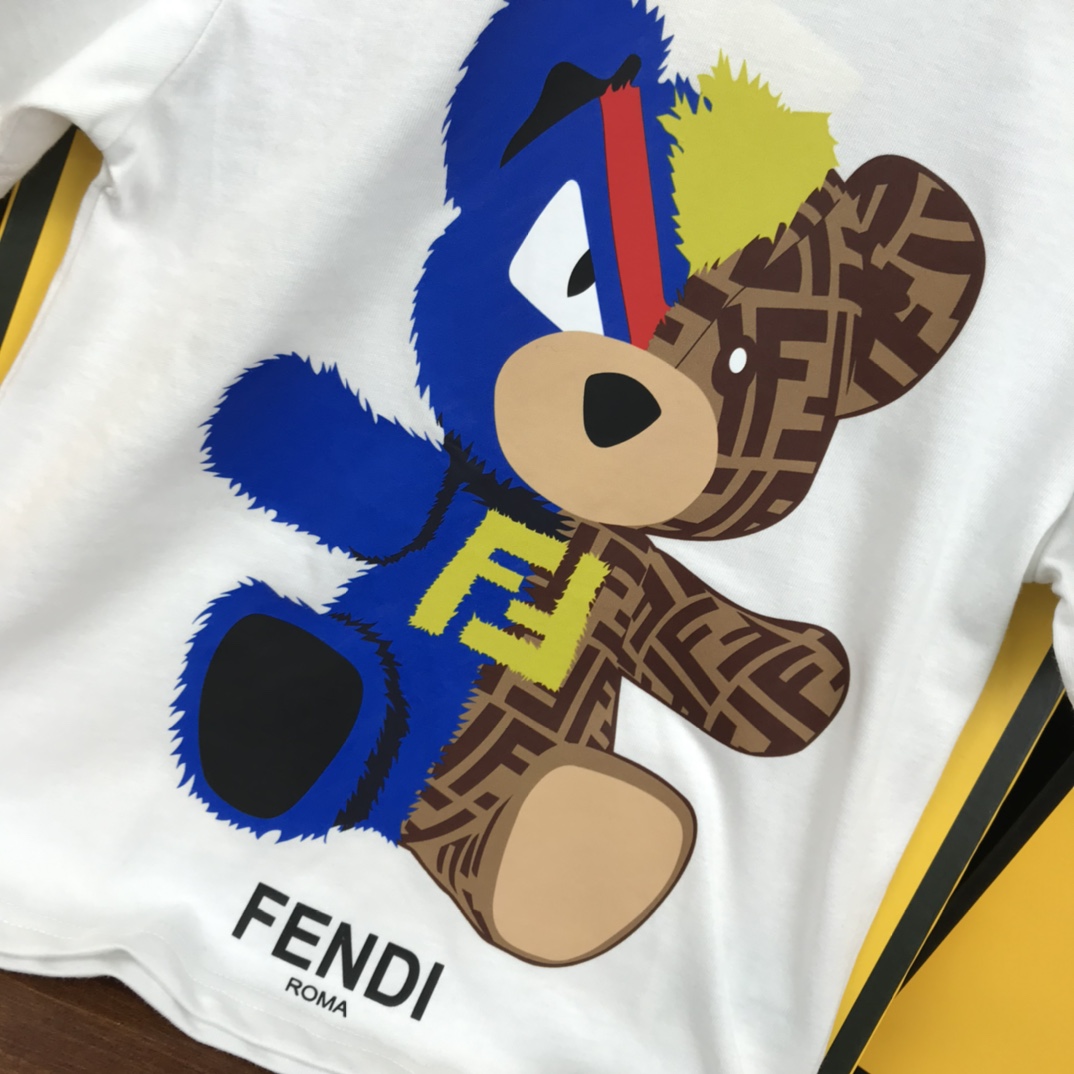 Fendi 2022 New Bear Print T-Shirt and Skirt Set