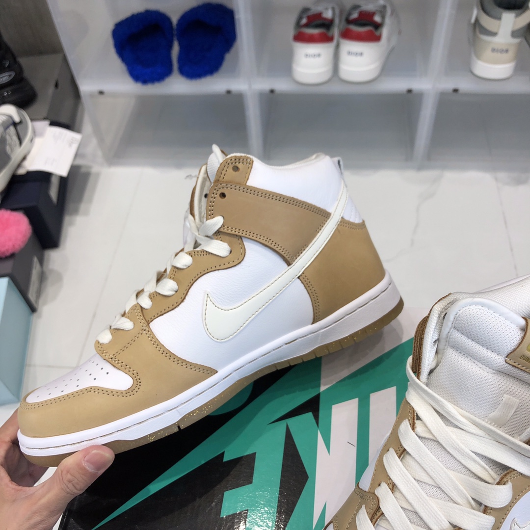 Nike Sneaker Dunk SB High x Permier in Gold