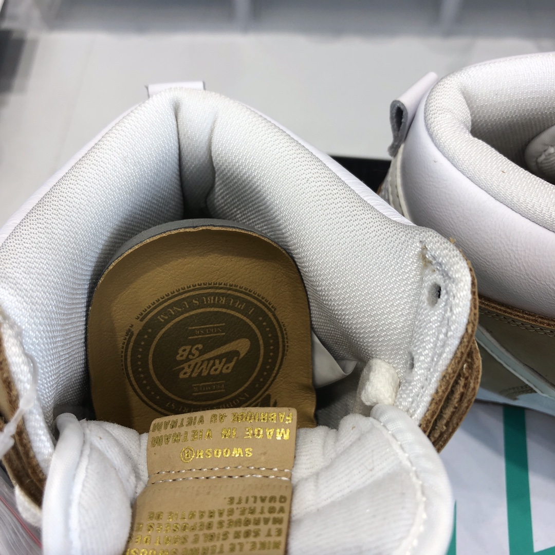 Nike Sneaker Dunk SB High x Permier in Gold