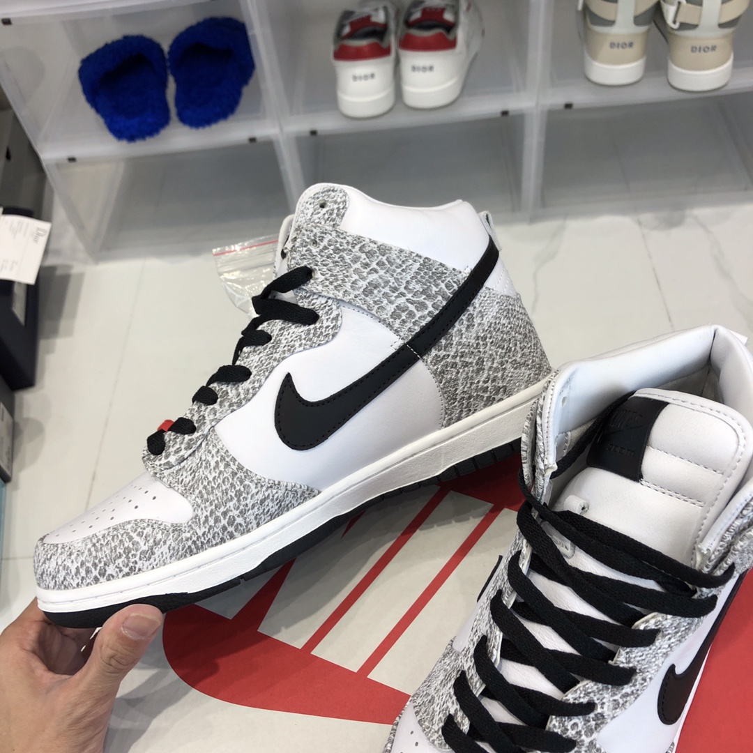 Nike Sneaker Dunk SB High in Grey with White
