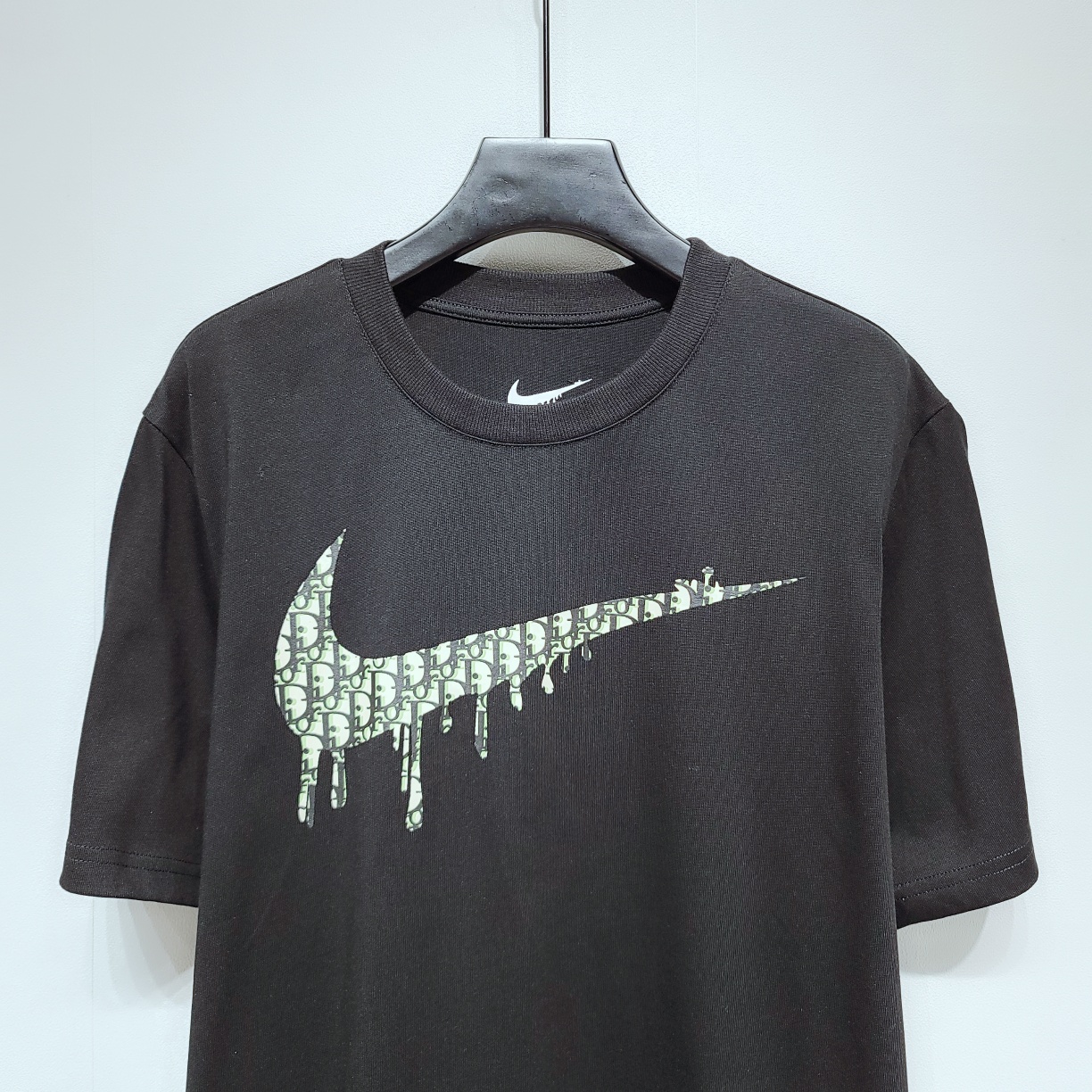 Dior x Nike hot sale T-shirt