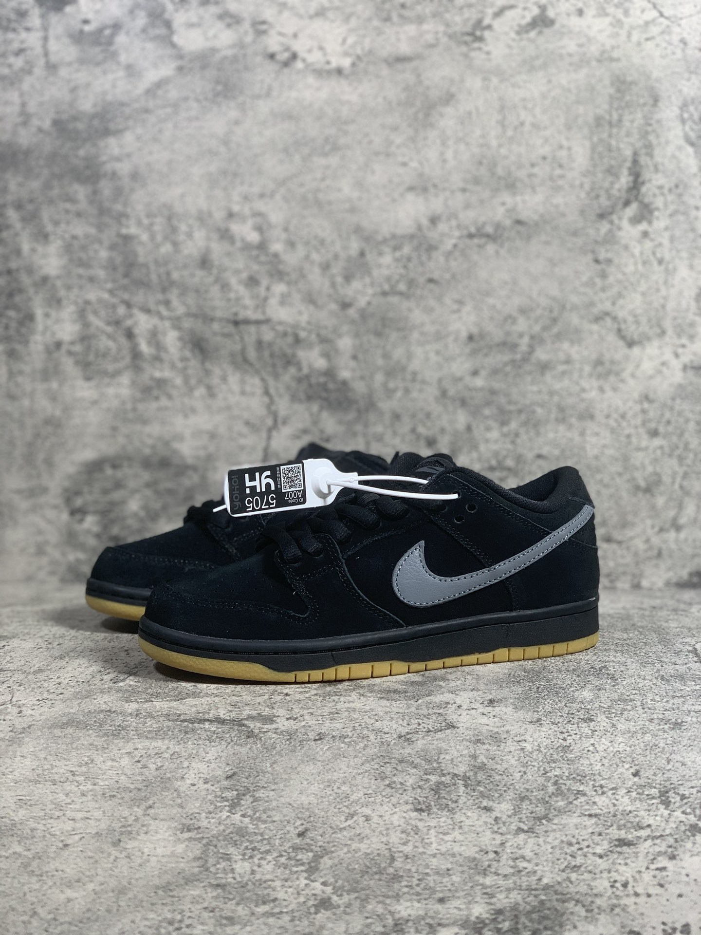 Nike Sneaker Dunk Low “Fog” in Black