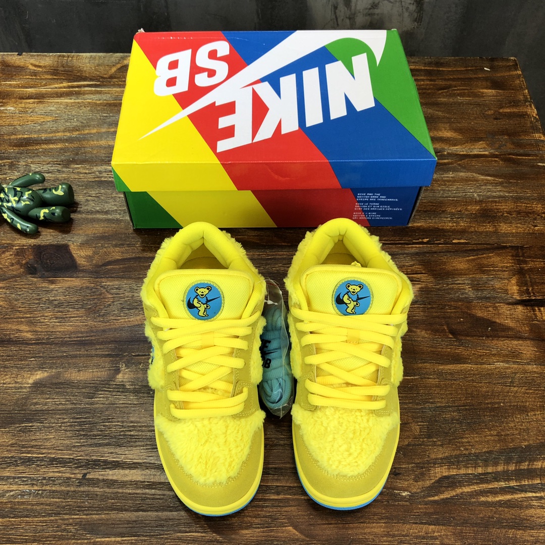 Nike Sneaker dunk low SB in Yellow