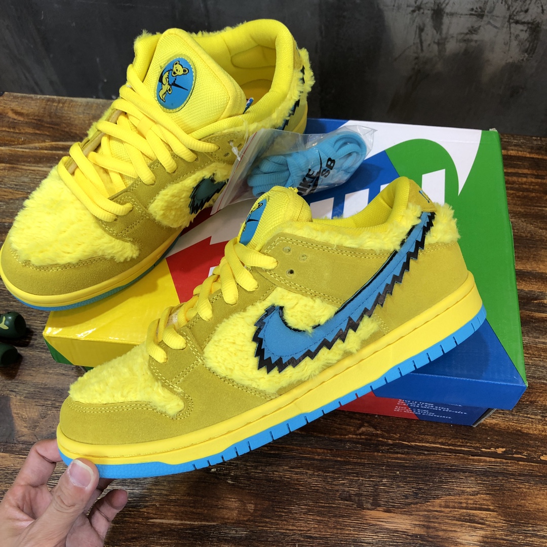 Nike Sneaker dunk low SB in Yellow