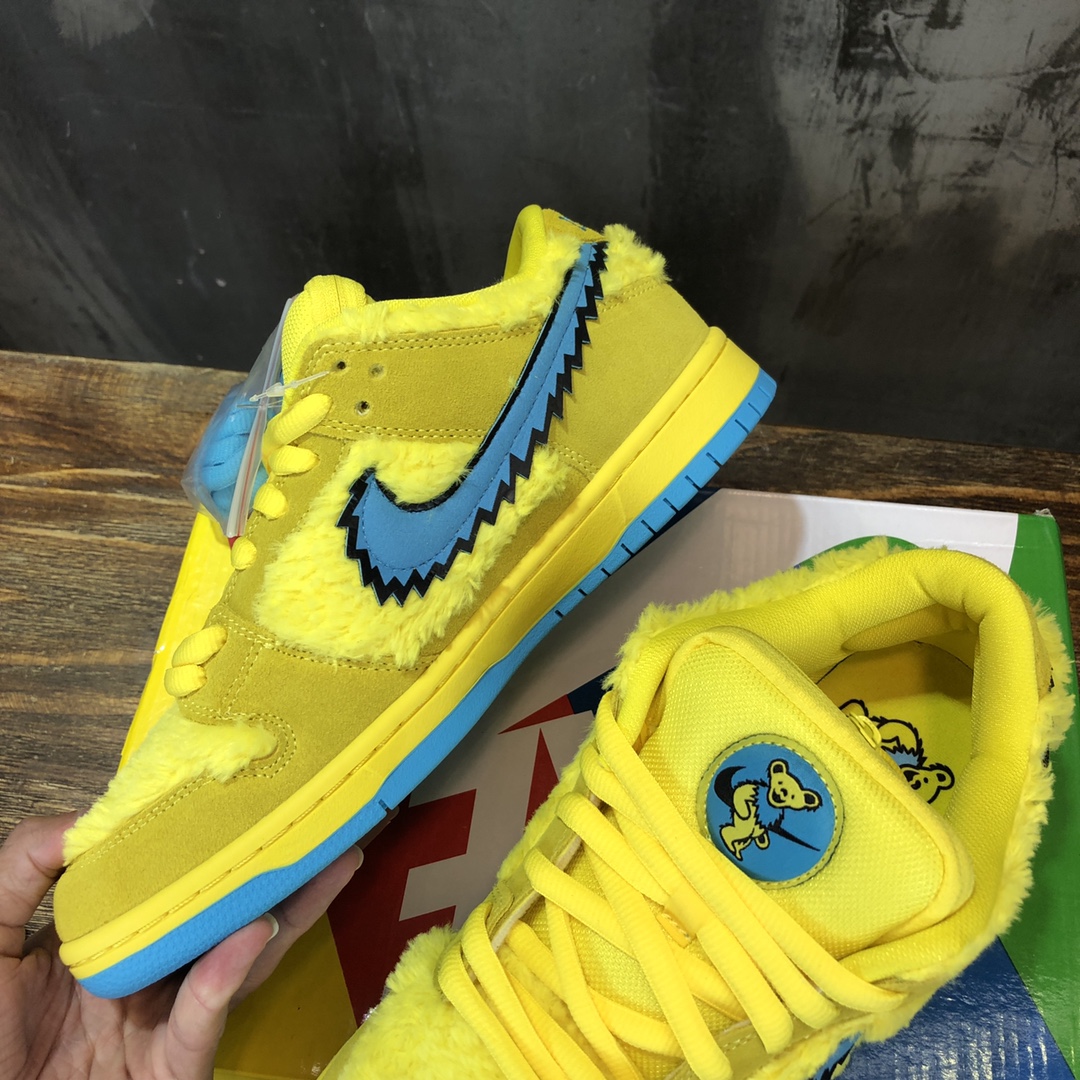 Nike Sneaker dunk low SB in Yellow