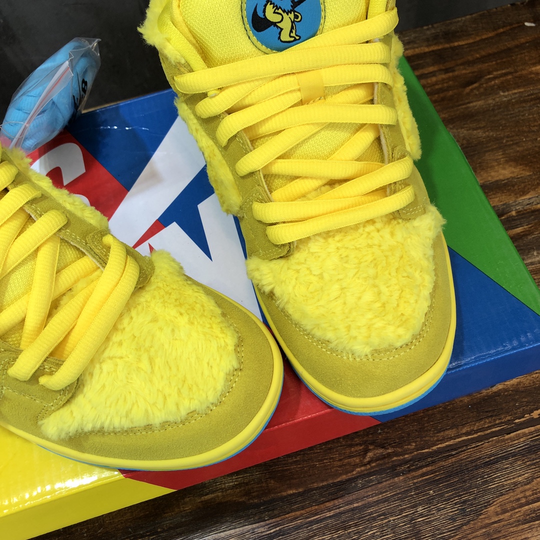 Nike Sneaker dunk low SB in Yellow