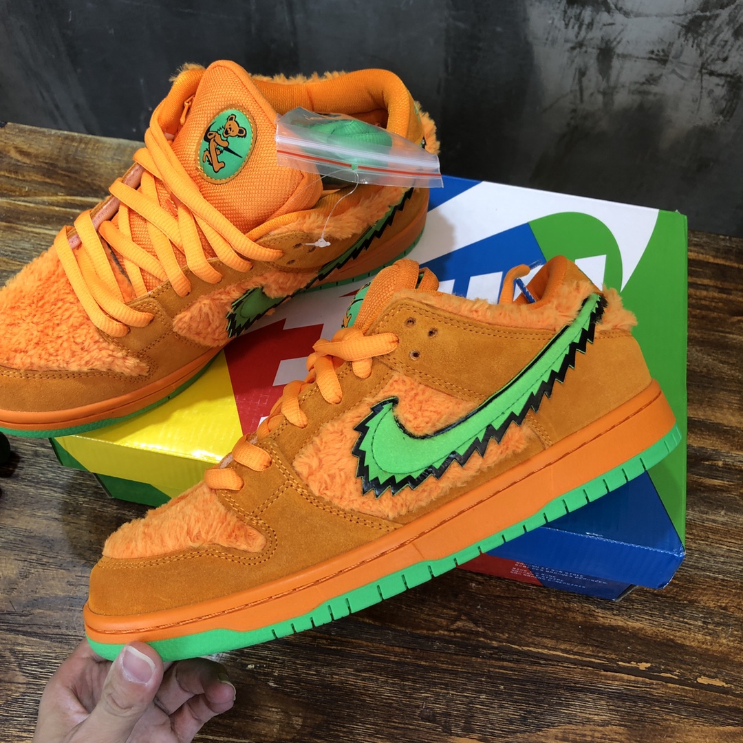 Nike Sneaker dunk low SB in Orange