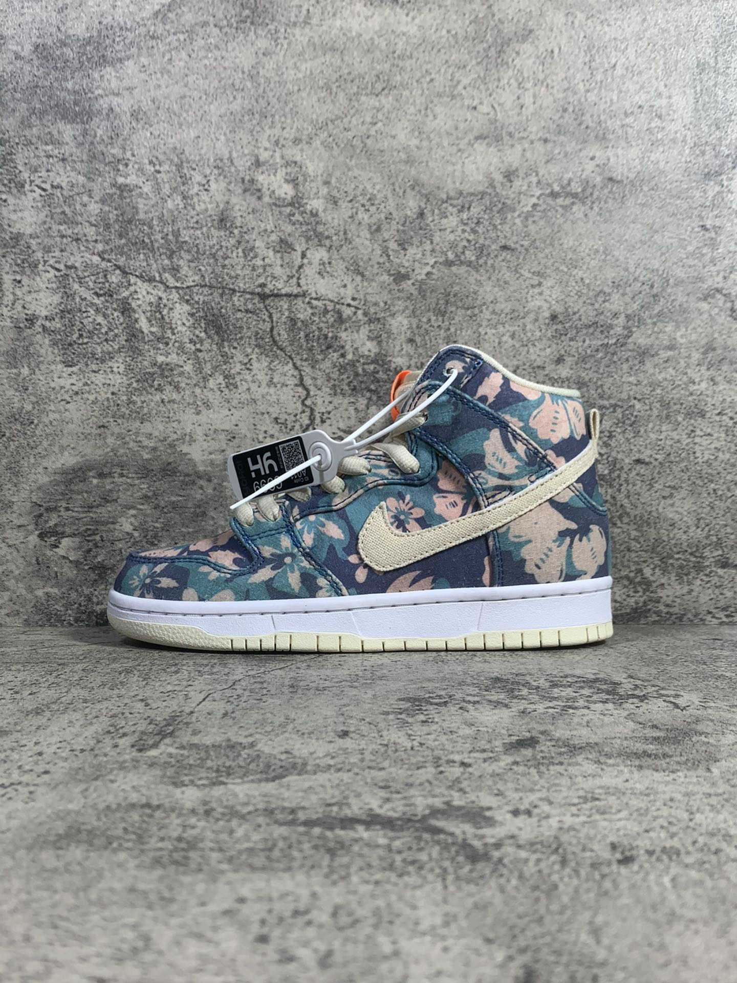 Nike Sneaker Dunk High “Hawaii” in Blue