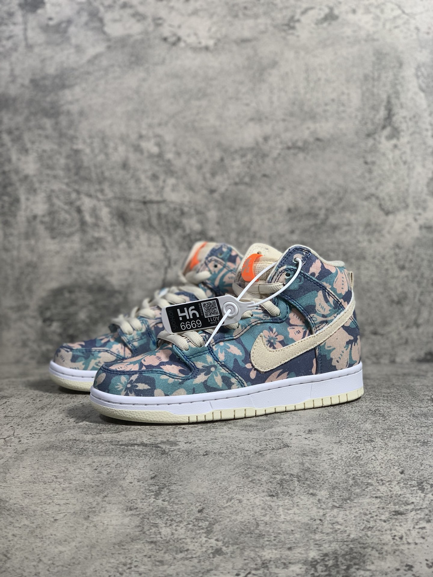 Nike Sneaker Dunk High “Hawaii” in Blue