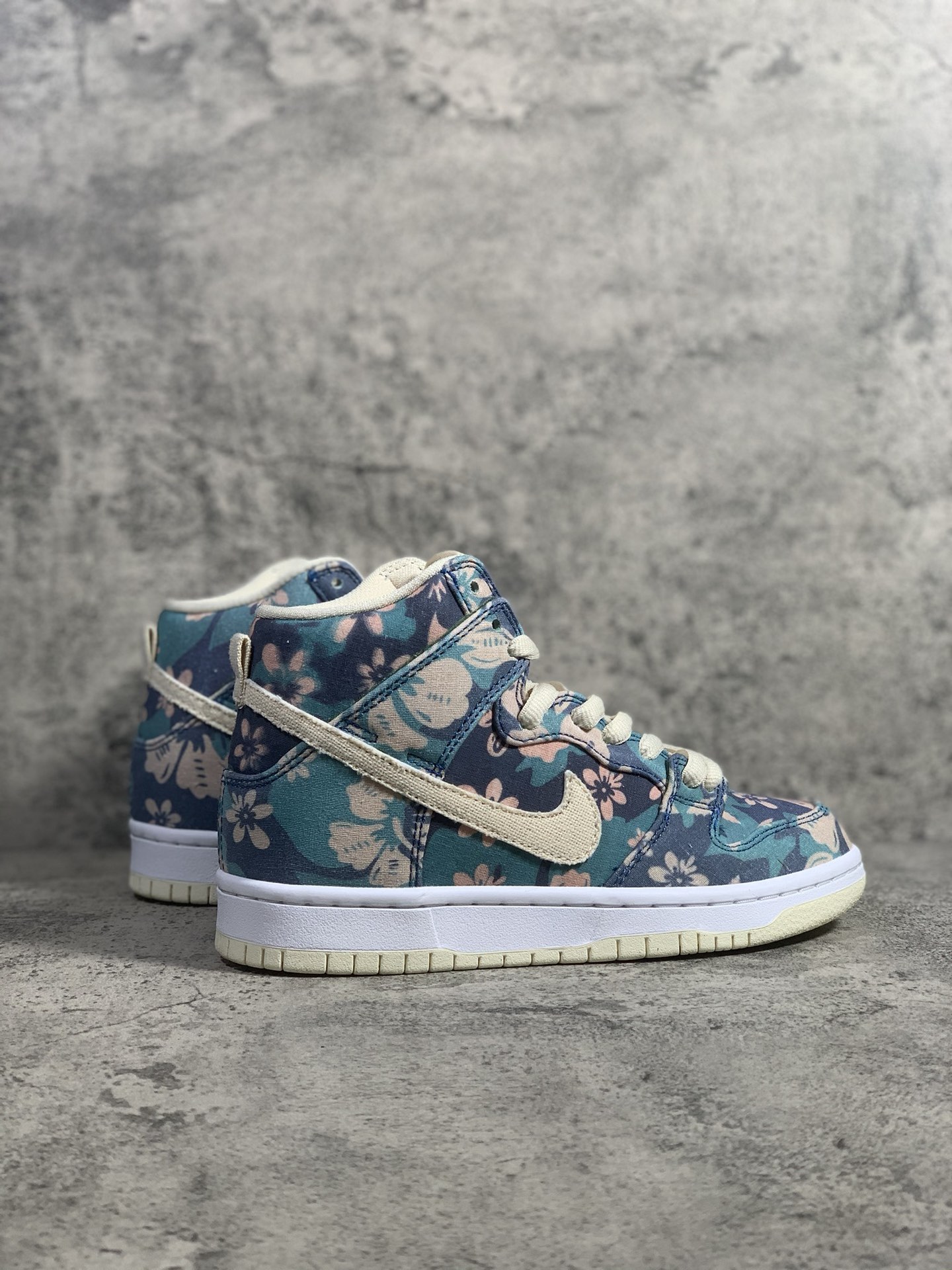 Nike Sneaker Dunk High “Hawaii” in Blue