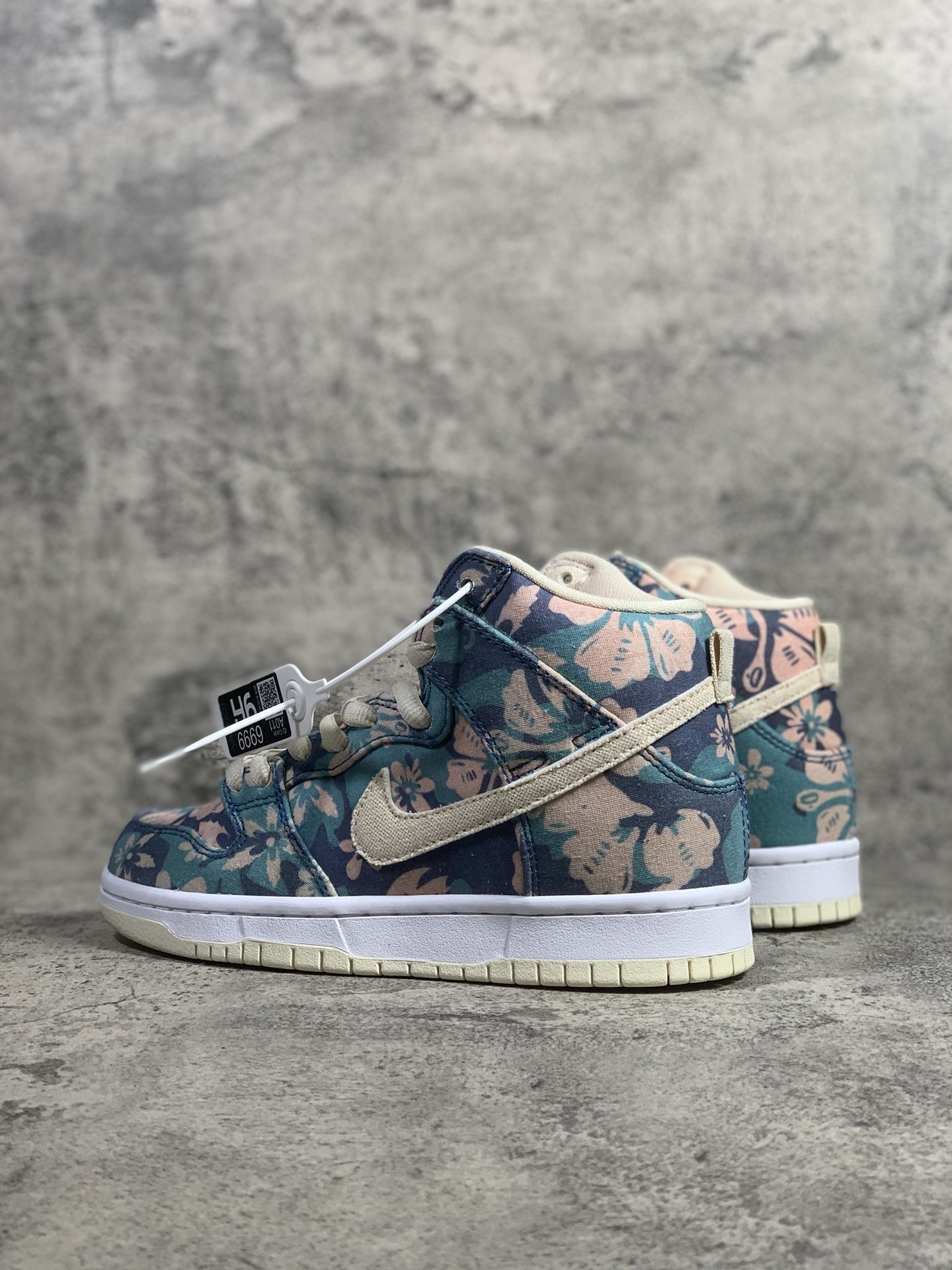 Nike Sneaker Dunk High “Hawaii” in Blue