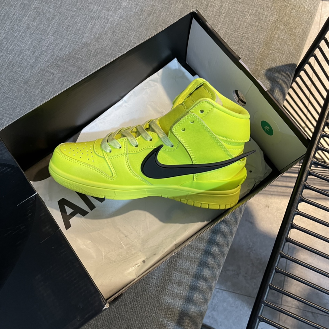 Nike Sneaker Dunk High AMBUSH in Yellow