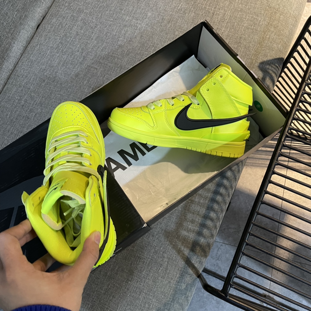 Nike Sneaker Dunk High AMBUSH in Yellow