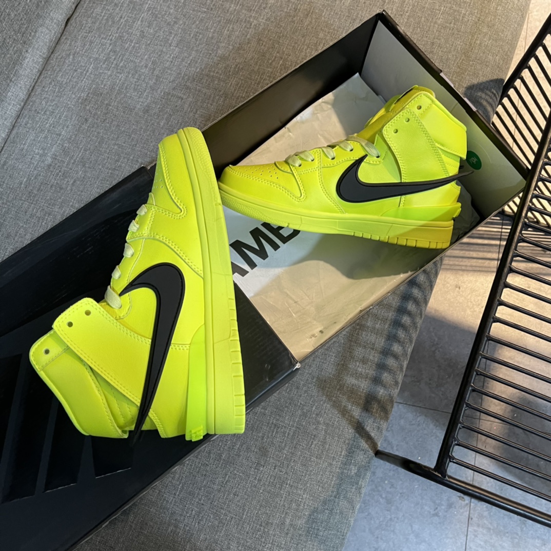 Nike Sneaker Dunk High AMBUSH in Yellow