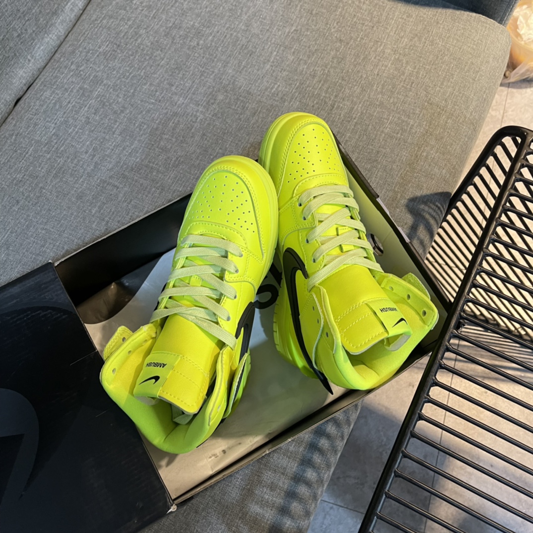 Nike Sneaker Dunk High AMBUSH in Yellow