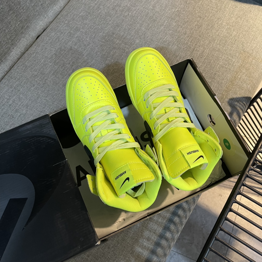 Nike Sneaker Dunk High AMBUSH in Yellow