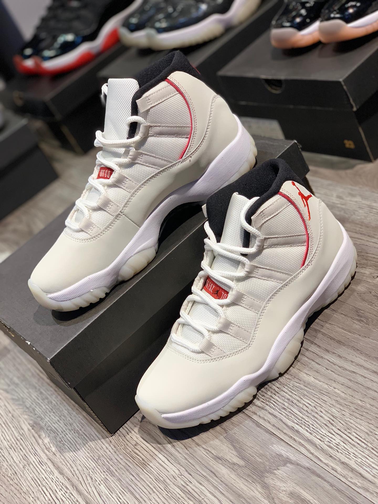 Nike Sneaker Air Jordan11 Platinum Tint in Beige