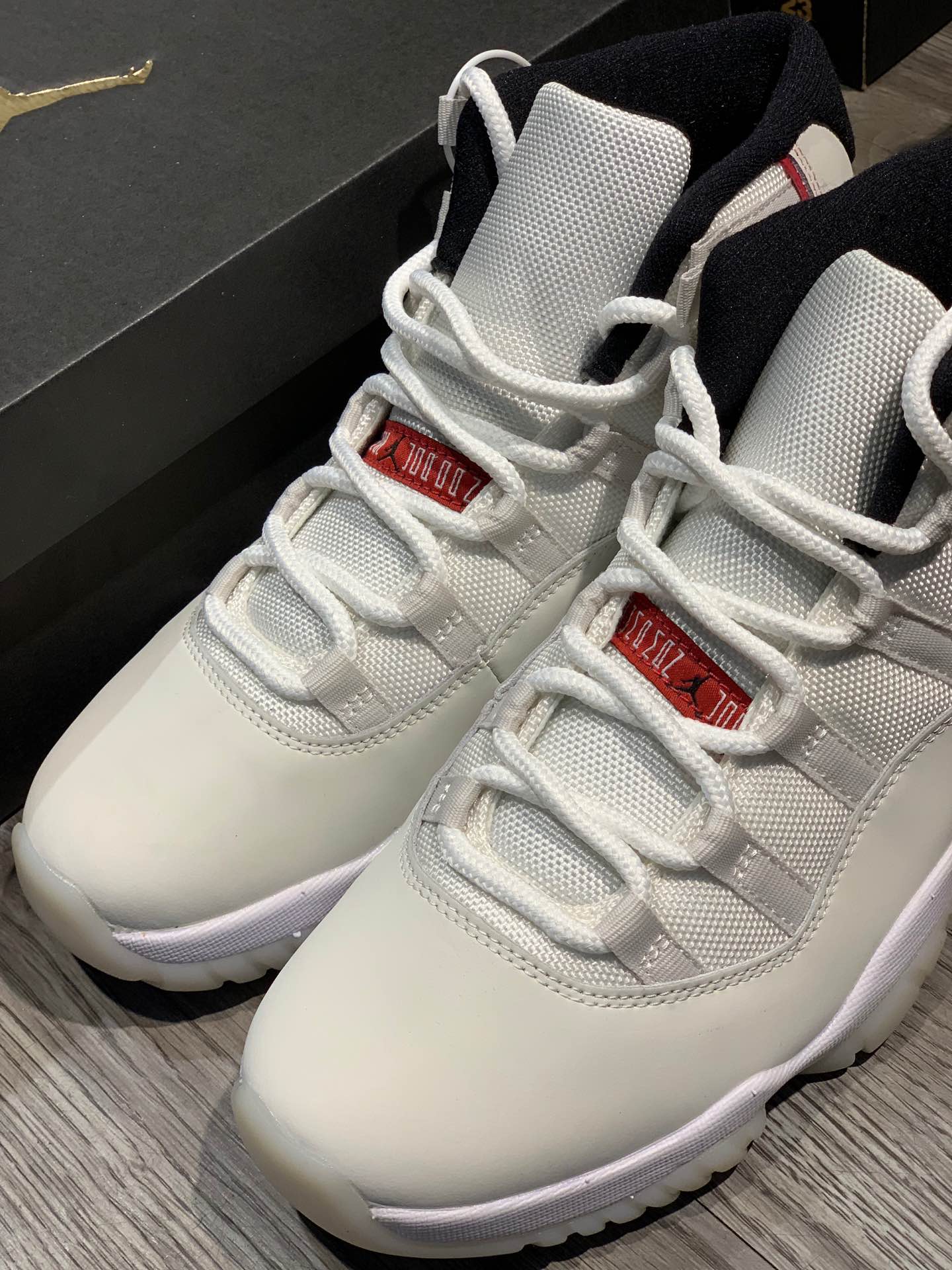 Nike Sneaker Air Jordan11 Platinum Tint in Beige