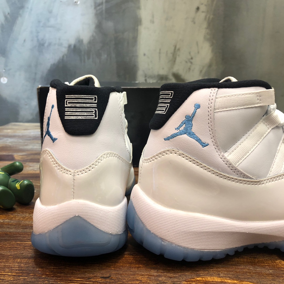 Nike Sneaker Air Jordan11 in White