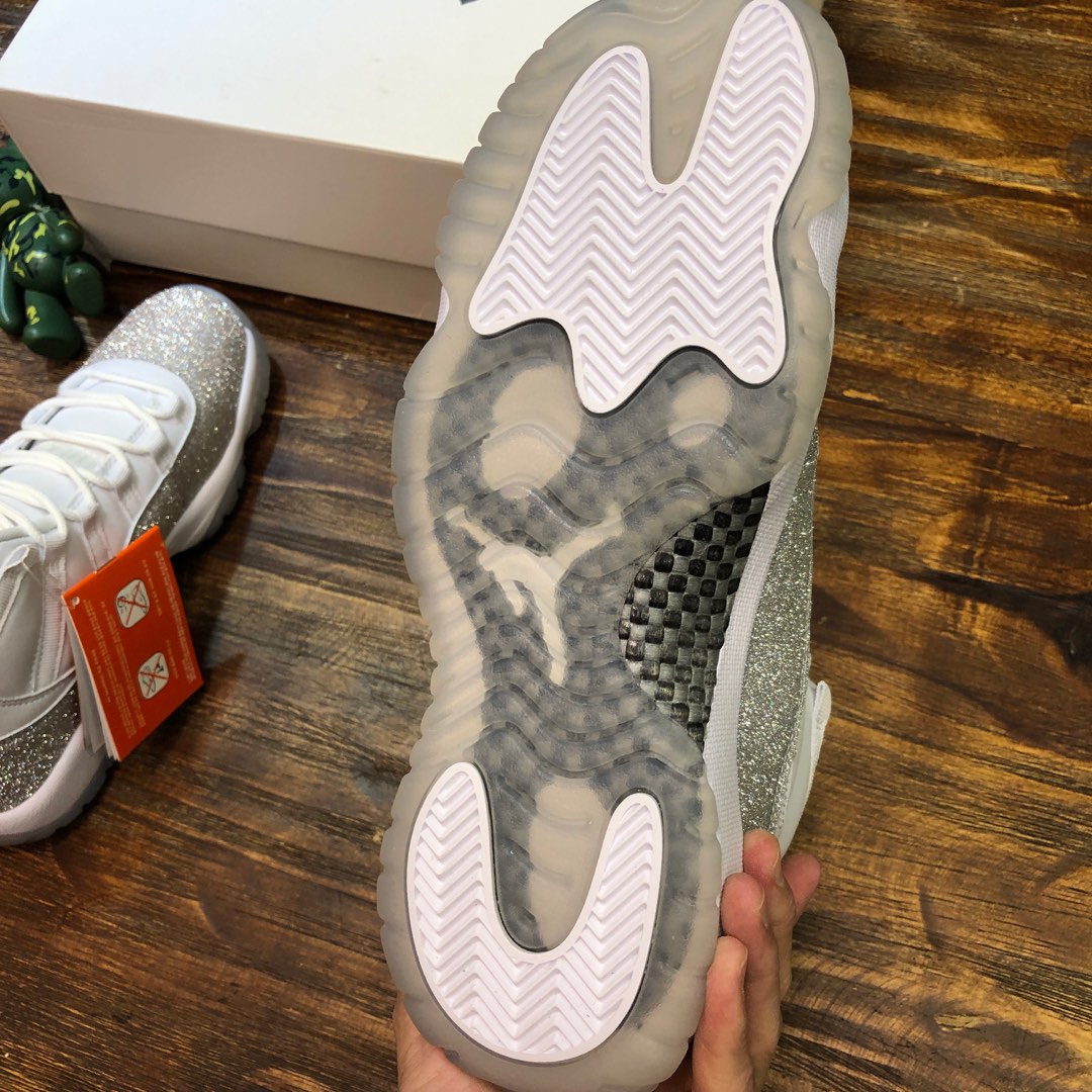 Nike Sneaker Air Jordan11 in Silver